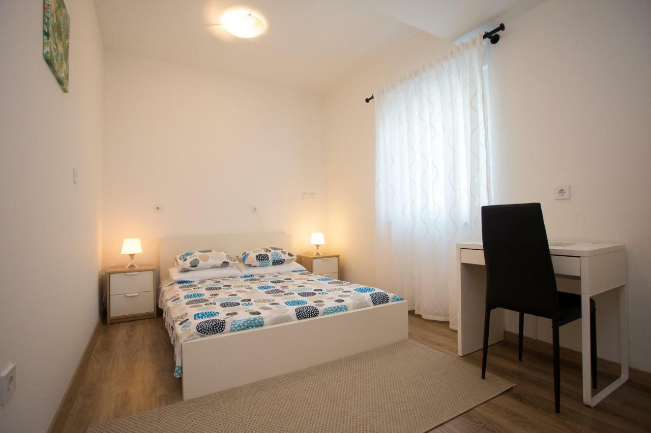 Apartman Girasol Pula Apartamento Exterior foto